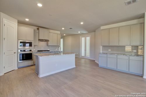 1661 Couser Ave, New Braunfels, TX, 78132-0189 | Card Image