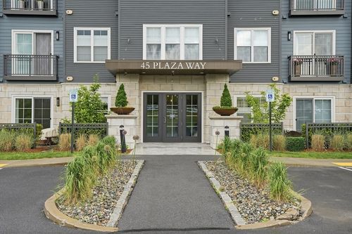 208-45 Plaza Way, Plymouth, MA, 02360-7861 | Card Image