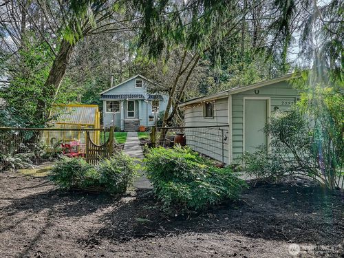 2337 Ne 86th St, Seattle, WA, 98115-3317 | Card Image