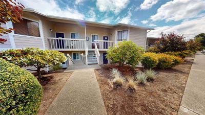 Entrance to Condo | Image 1