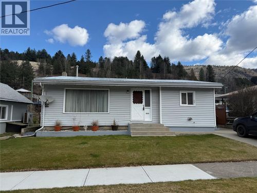 2225 7th Ave, Trail, BC, V1R3C9 | Card Image