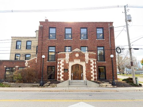 b-160 W Washington Ave, Zeeland, MI, 49464-1102 | Card Image