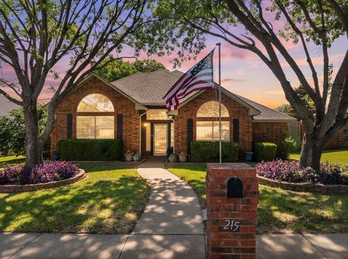 215 Sioux Dr, Waxahachie, TX, 75165-1500 | Card Image