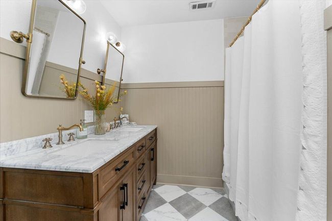 2551 S Waverly Ave, House other with 3 bedrooms, 2 bathrooms and null parking in Redding CA | Image 7