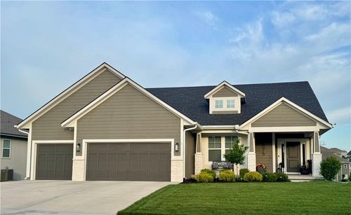 5876 Mccormick Dr, Shawnee, KS, 66226-3617 | Card Image