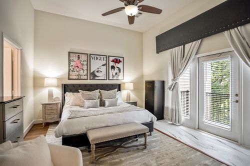 c-5841 Darling St, Houston, TX, 77007-1099 | Card Image