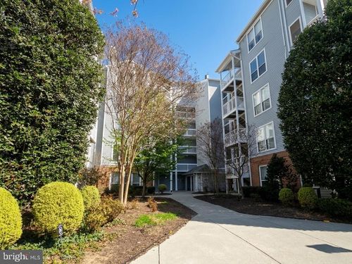 4-e4-3176 Summit Square Dr, OAKTON, VA, 22124-2877 | Card Image