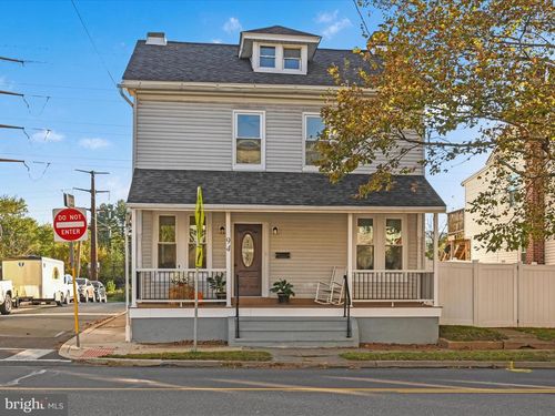 94 E Penn Ave, WERNERSVILLE, PA, 19565-1629 | Card Image