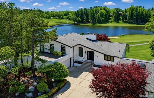 1762 Saint Johns Ct, Bloomfield Hills, MI, 48302-1776 | Card Image