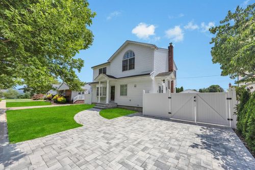 32 Cornell Ave, Hicksville, NY, 11801-5607 | Card Image