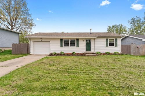 325 W 64th St, Davenport, IA, 52806-2119 | Card Image
