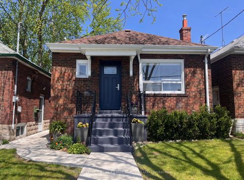 8 Pritchard Ave, York, ON, M6N1T1 | Card Image