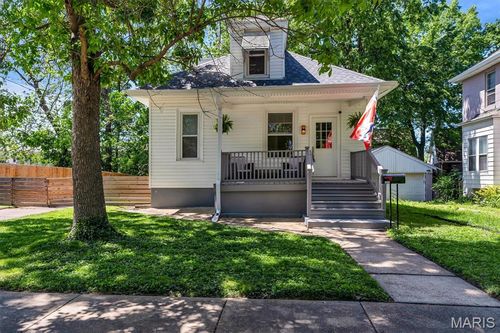 2623 Margarette Ave, Maplewood, MO, 63143-2113 | Card Image