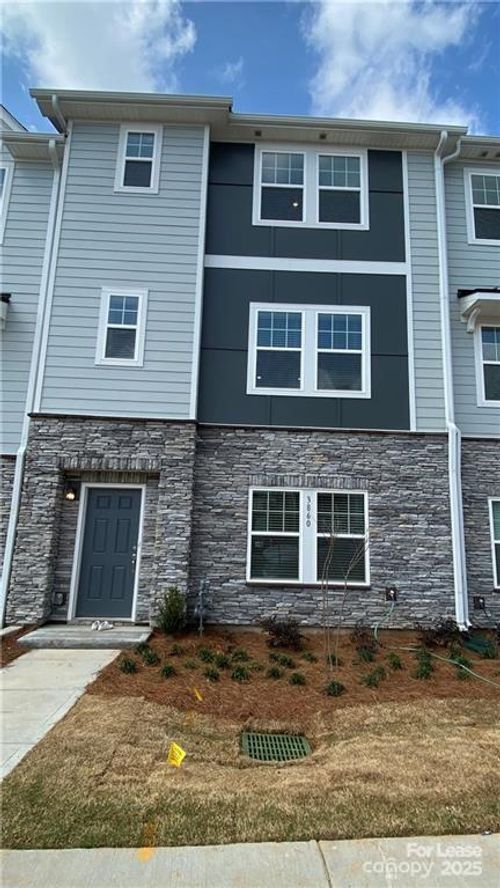 27-3860 Memorial Pkwy, Charlotte, NC, 28217-1649 | Card Image