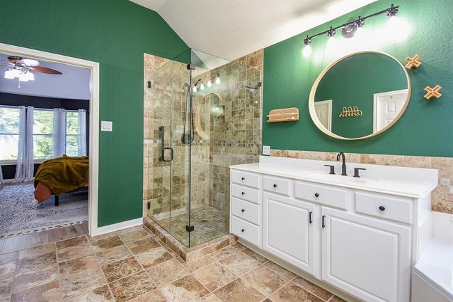 15603 Clear Pointe Dr, House other with 3 bedrooms, 2 bathrooms and 2 parking in Cypress TX | Image 7