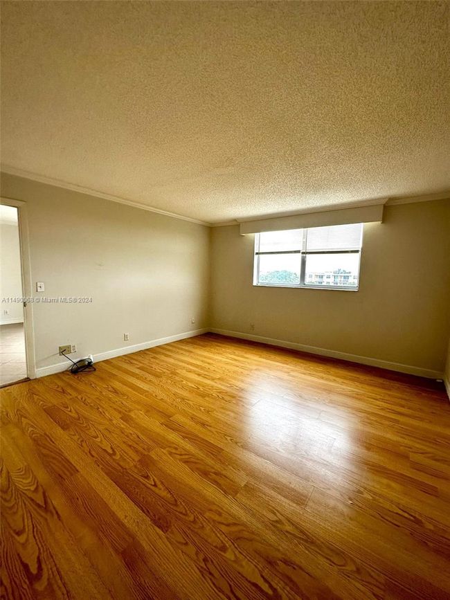 APT-5N - 480 Executive Center Dr, Condo with 2 bedrooms, 2 bathrooms and null parking in West Palm Beach FL | Image 11