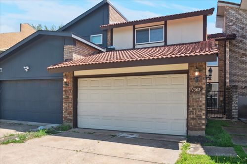 1302 Summerwood Ln, Richardson, TX, 75081-2556 | Card Image