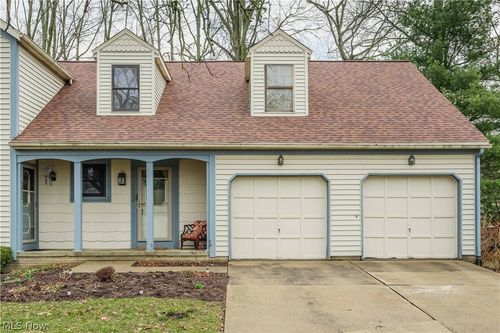8000 Norriton Cir Nw, North Canton, OH, 44720-5616 | Card Image