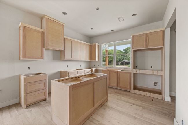 207 W 7 Th St, House other with 4 bedrooms, 3 bathrooms and null parking in Justin TX | Image 6