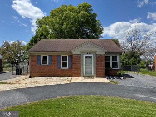 1241 S Main St, CHAMBERSBURG, PA, 17201-8607 | Card Image