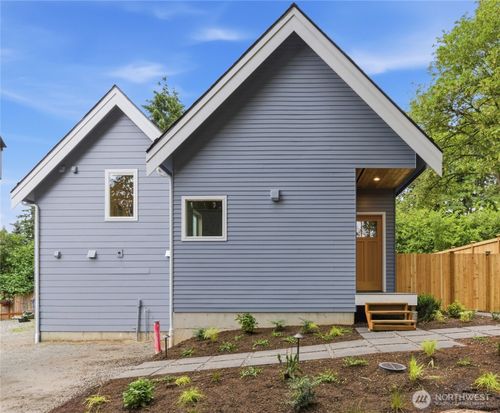 c-11737 40th Ave Ne, Seattle, WA, 98125-5726 | Card Image