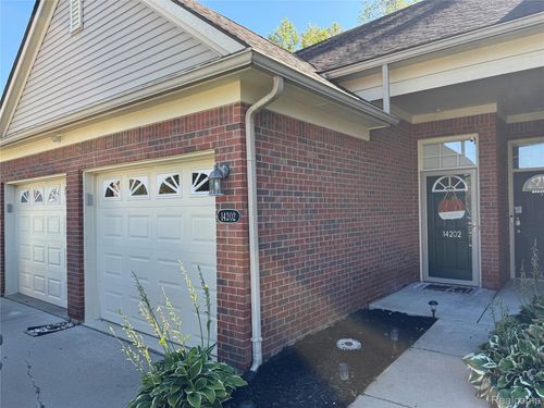 14202 Shadywood Dr, Sterling Heights, MI, 48312-3426 | Card Image