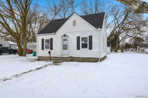 31408 Brown St, Garden City, MI, 48135-1415 | Card Image