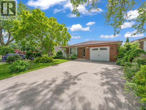2823 Garvey Cres, Windsor, ON, N8W4W7 | Card Image