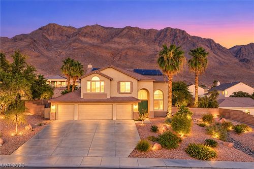 828 Temple View Dr, Las Vegas, NV, 89110-2940 | Card Image