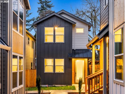 8334 N Bank St, Portland, OR, 97203-1263 | Card Image