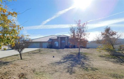 1861 Calaveras Rd, Pinon Hills, CA, 92372-9334 | Card Image