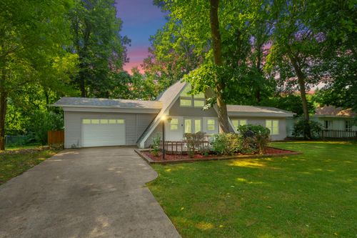 1900 Derfla Dr, Saint Joseph, MI, 49085-9691 | Card Image