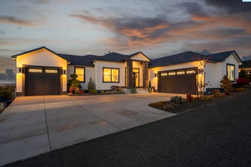 luxury-living-with-a-view-3497 Nicholas Lane, West Richland, WA, 99353 | Card Image