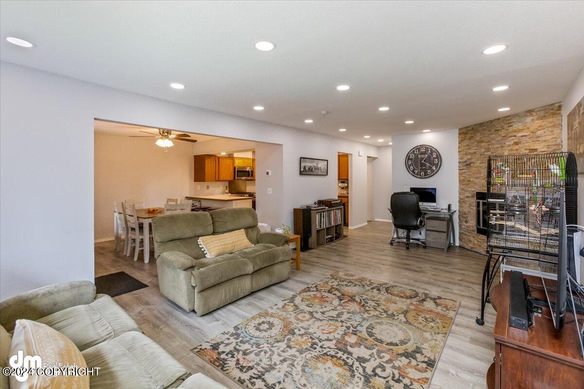 Linda Ln, Anchorage, AK 99518