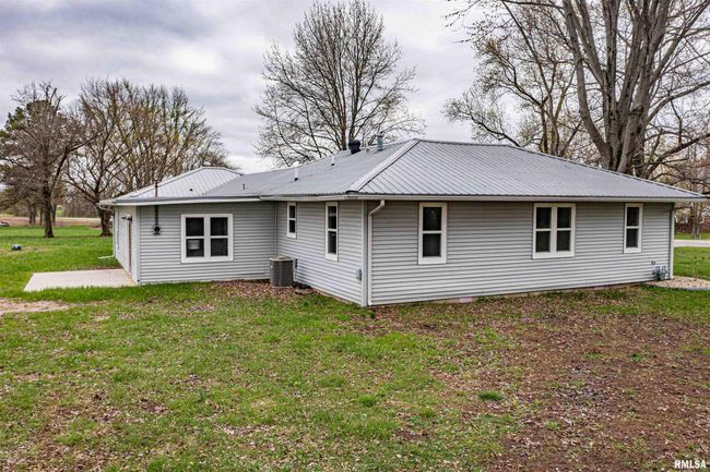 1108 N Main St, House other with 3 bedrooms, 2 bathrooms and null parking in Dix IL | Image 40