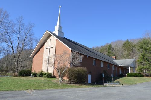 107 Mount Pleasant Dr, Covington, VA, 24426-5914 | Card Image