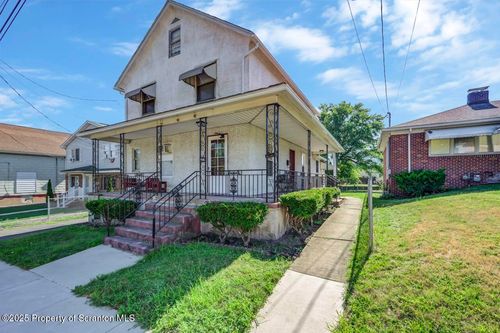 416 Dunmore St, Throop, PA, 18512-1147 | Card Image