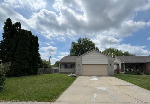 31487 Cambridge St, Garden City, MI, 48135-1733 | Card Image