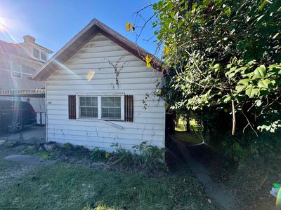 708 S Chestnut Street, House other with 2 bedrooms, 1 bathrooms and null parking in Clarksburg WV | Image 2