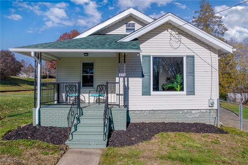 1607 20th St Ne, Canton, OH, 44714-2119 | Card Image