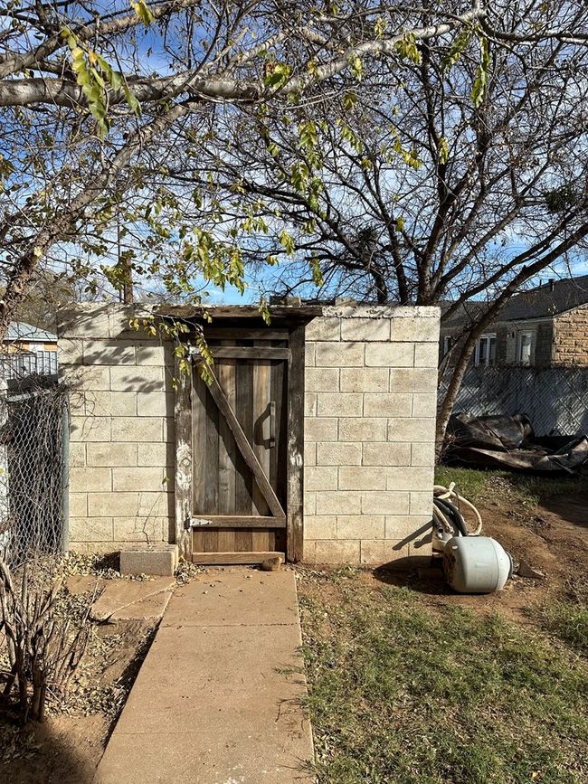 2812 Avenue V, House other with 4 bedrooms, 3 bathrooms and 2 parking in Snyder TX | Image 32