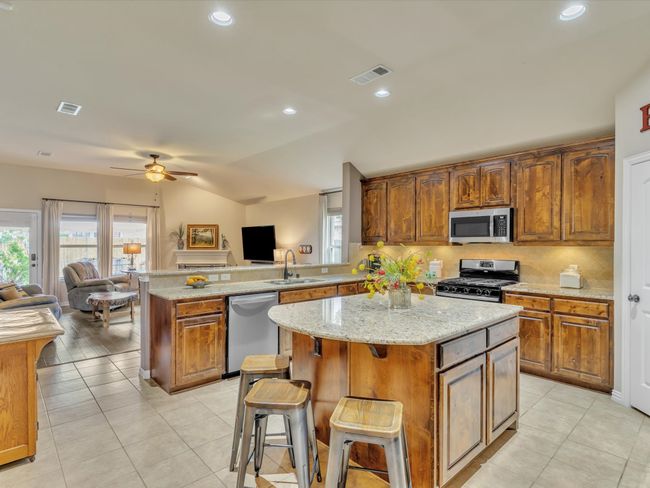 8645 Running River Ln, House other with 3 bedrooms, 2 bathrooms and null parking in Fort Worth TX | Image 11