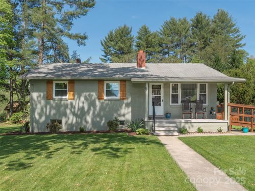 65 Lakeview St, Clyde, NC, 28721-9691 | Card Image