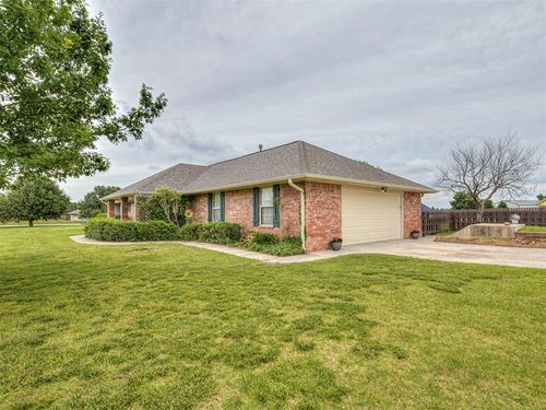 975 Garden Rd, Tuttle, OK, 73089-4404 | Card Image
