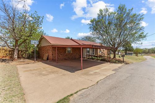 301 Jefferson Dr, Cordell, OK, 73632-6024 | Card Image