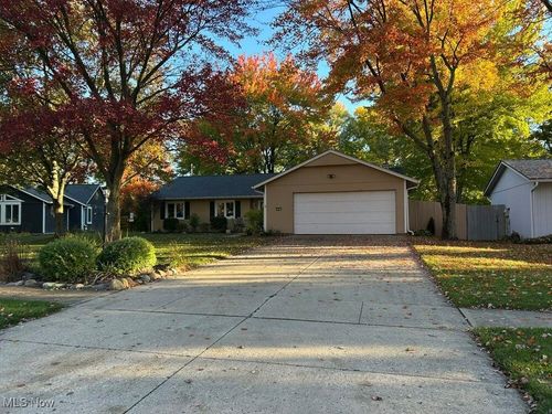19617 Cross Trail N, Strongsville, OH, 44136 | Card Image