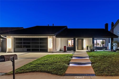 205 Cedar Heights Dr, Thousand Oaks, CA, 91360-1756 | Card Image