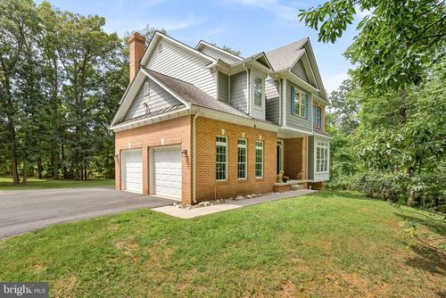 19033 Otley Rd, Purcellville, VA, 20132-3813 | Card Image