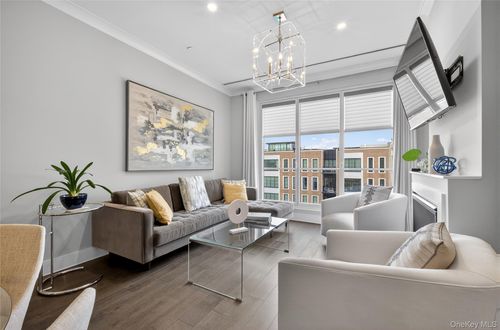 unit-1332-100 Garvies Point Rd, Glen Cove, NY, 11542-5007 | Card Image