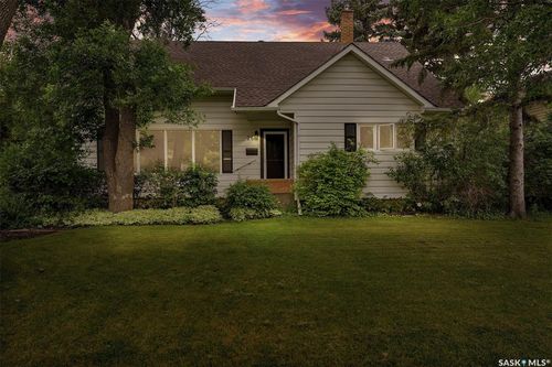 26 Scott St, House with 4 bedrooms, 2 bathrooms and 3 parking in Regina SK | Card Image